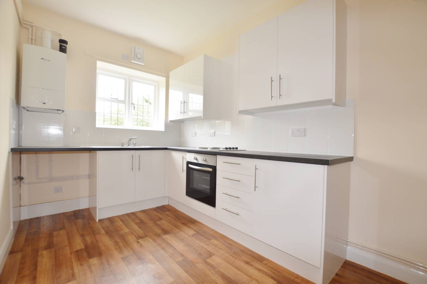 3 bedroom Flat, Snaresbrook Hall, South Woodford, E18 2EJ Abidins