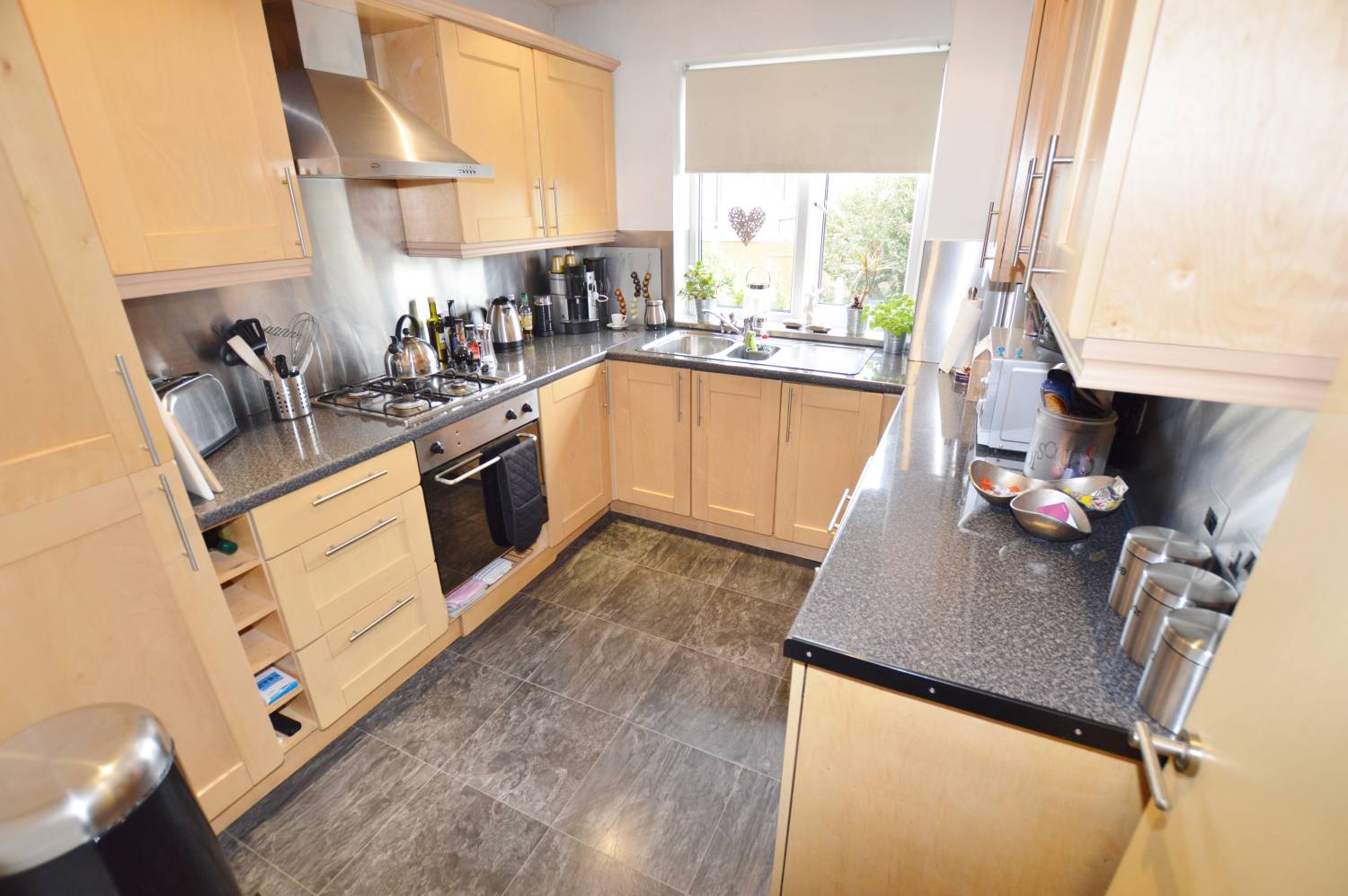 2 Bedroom Purpose Built Flat, Barnes Court, IG8 7NJ Abidins