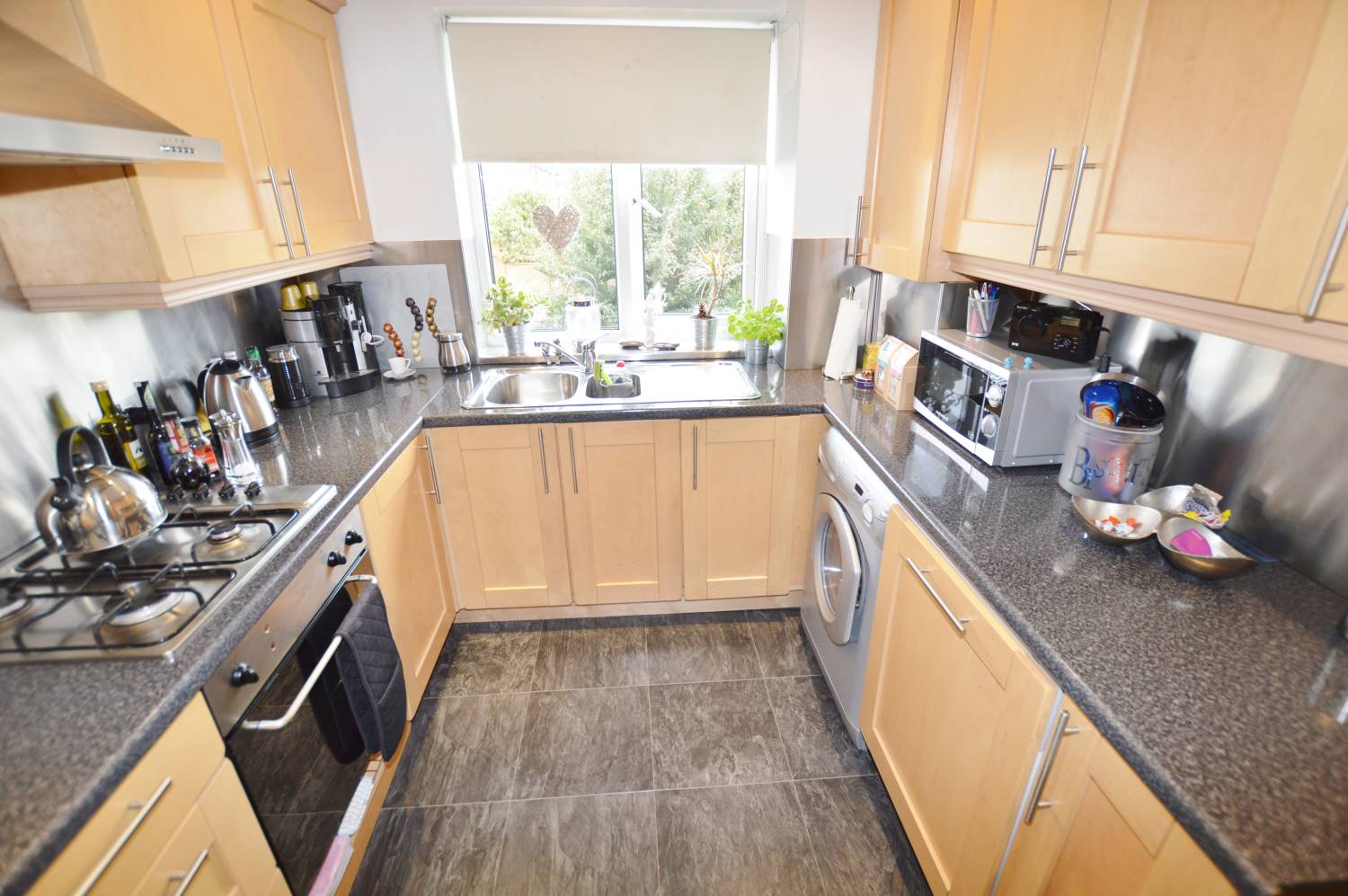2 Bedroom Purpose Built Flat, Barnes Court, IG8 7NJ Abidins