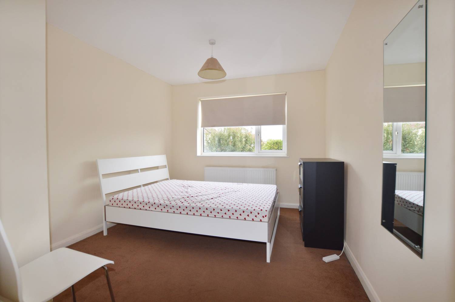 2 Bedroom Purpose Built Flat, Barnes Court, IG8 7NJ Abidins
