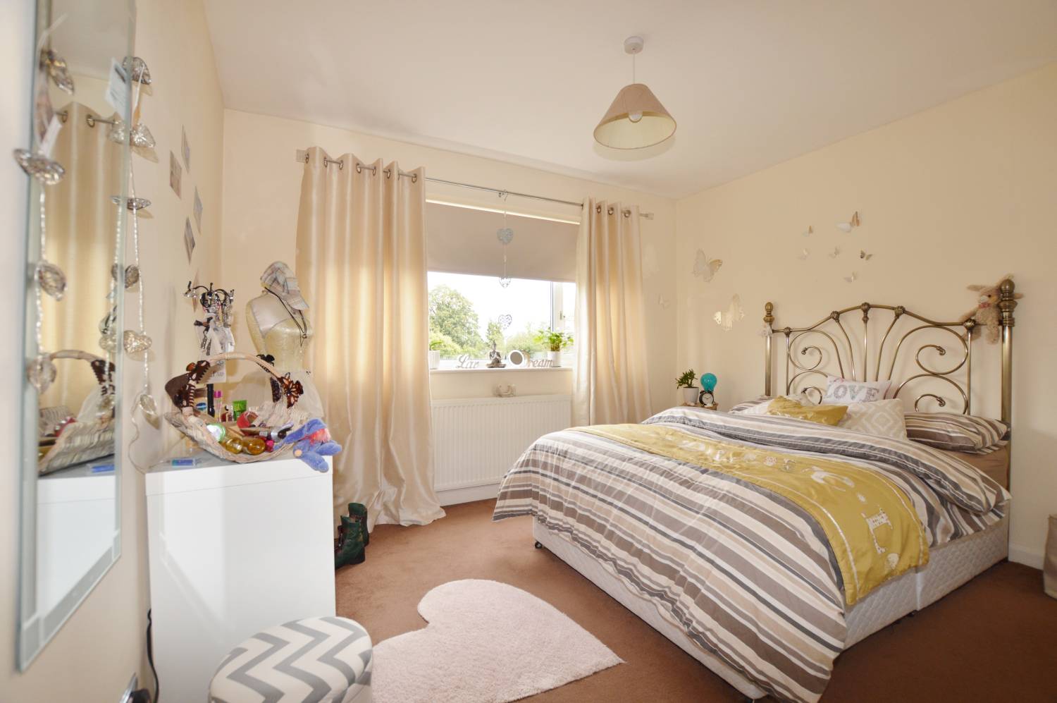 2 Bedroom Purpose Built Flat, Barnes Court, IG8 7NJ Abidins