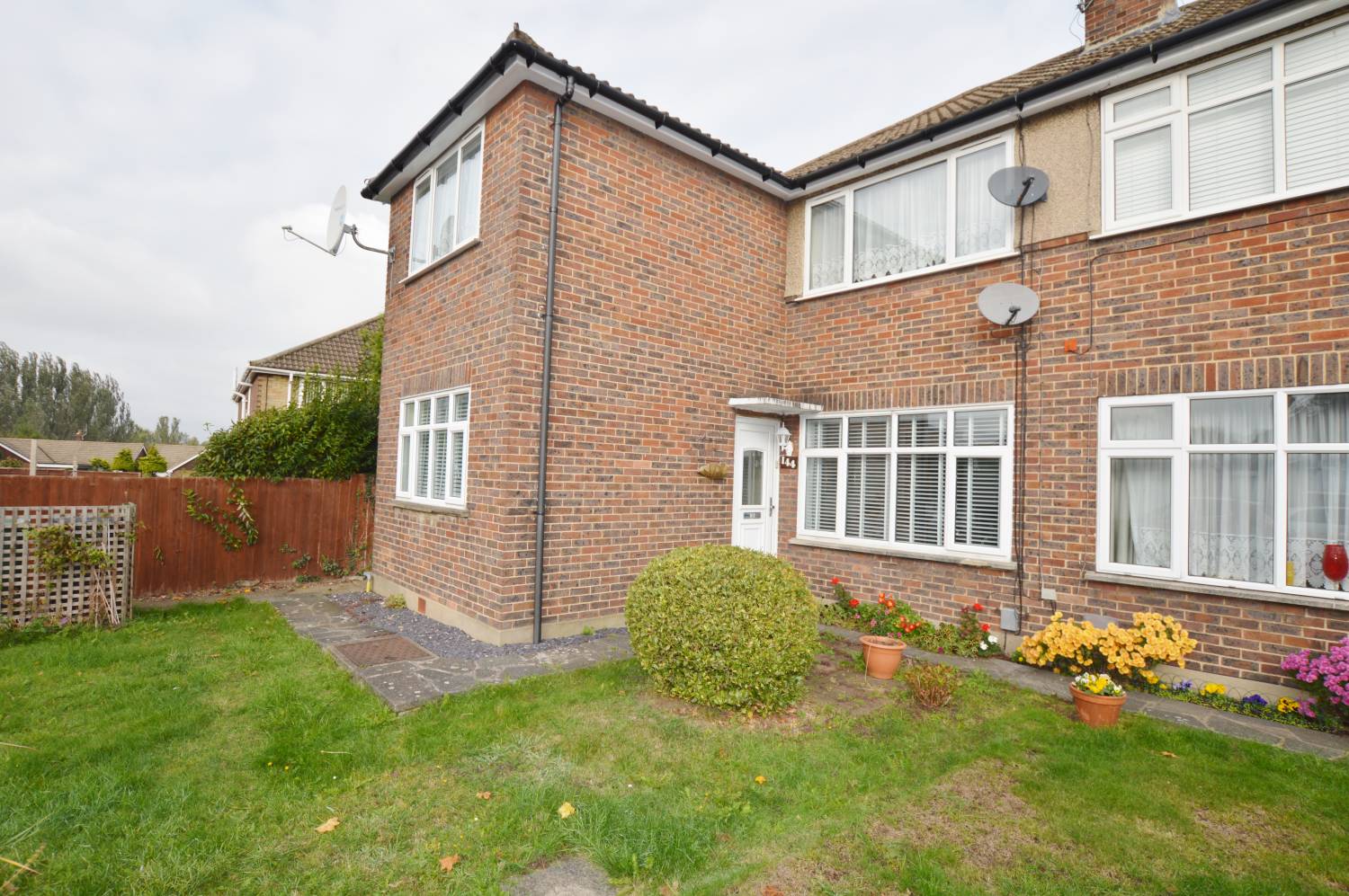 2 Bedroom College Gardens, Chingford, E4 7LP Abidins