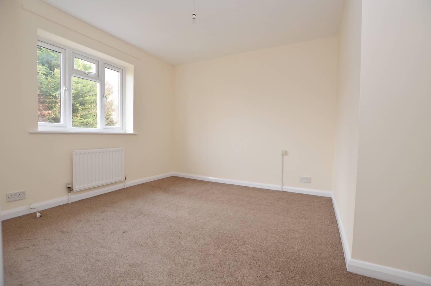2 Bedroom House Hampstead Gardens, RM6 4FE Abidins Property To Rent