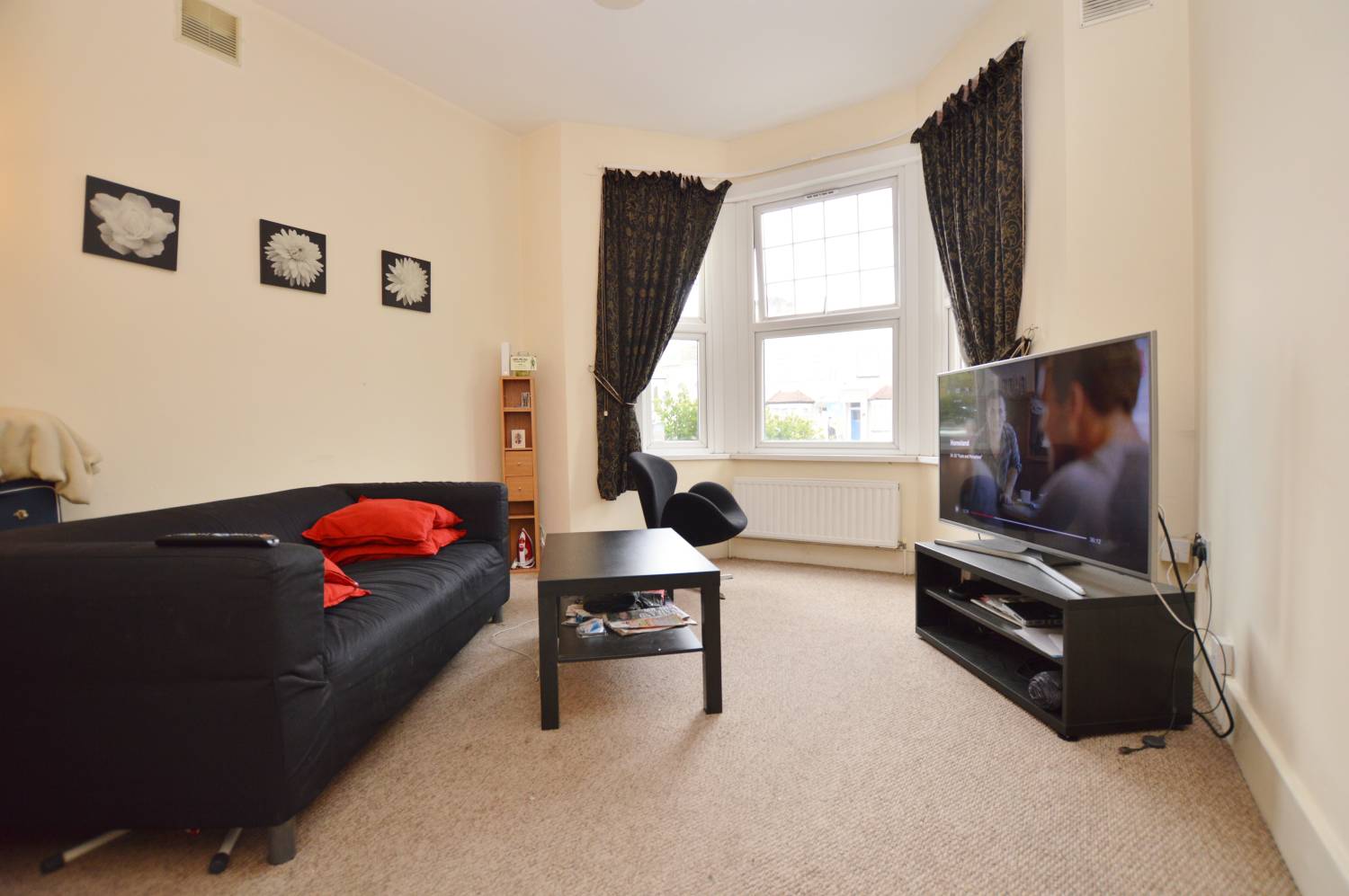 1 Bedroom Flat, Fairlop Road, Leytonstone, E11 1BE Abidins