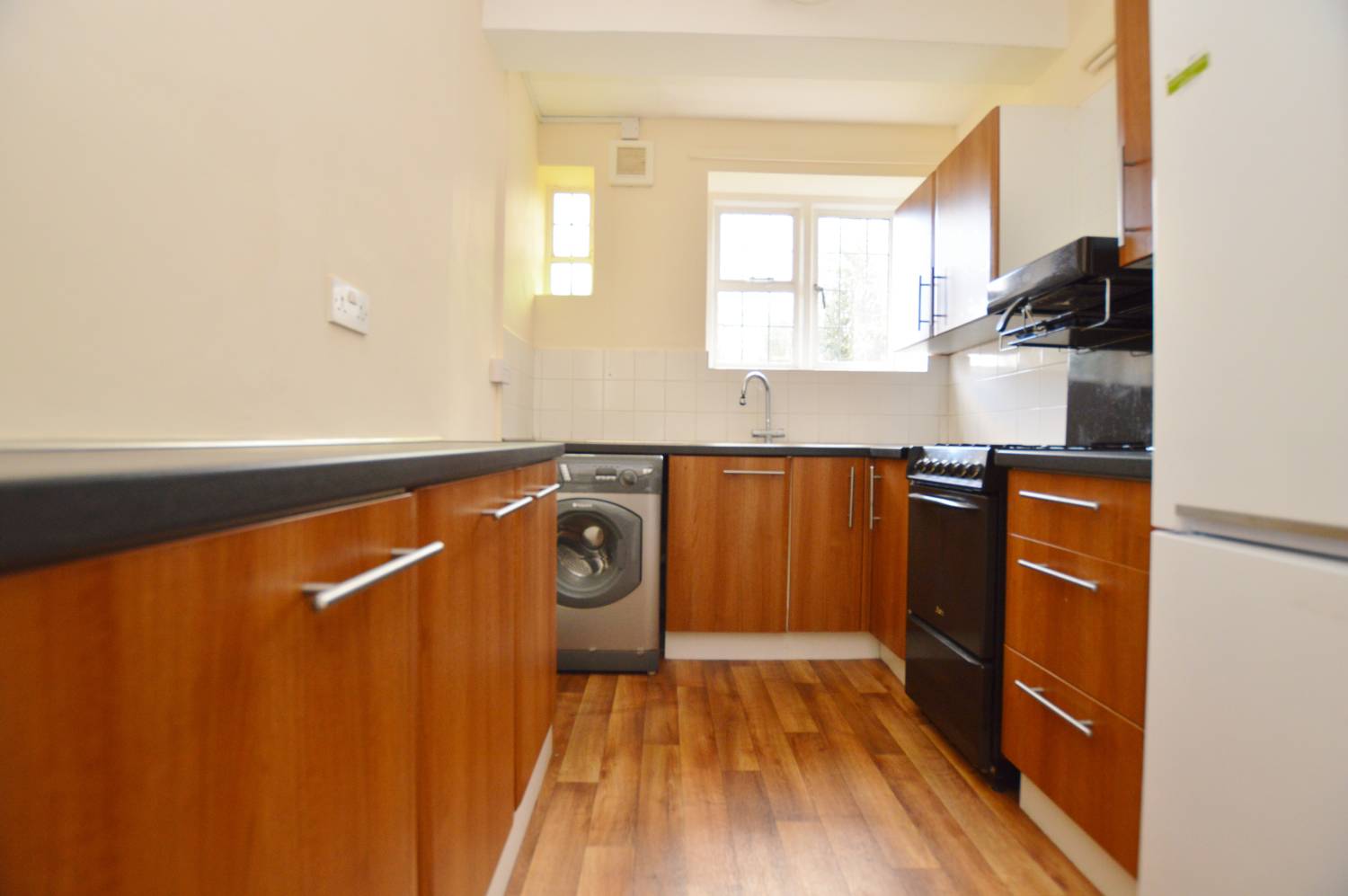 2 Bedroom Flat, Snaresbrook Hall, South Woodford, E18 2EJ Abidins