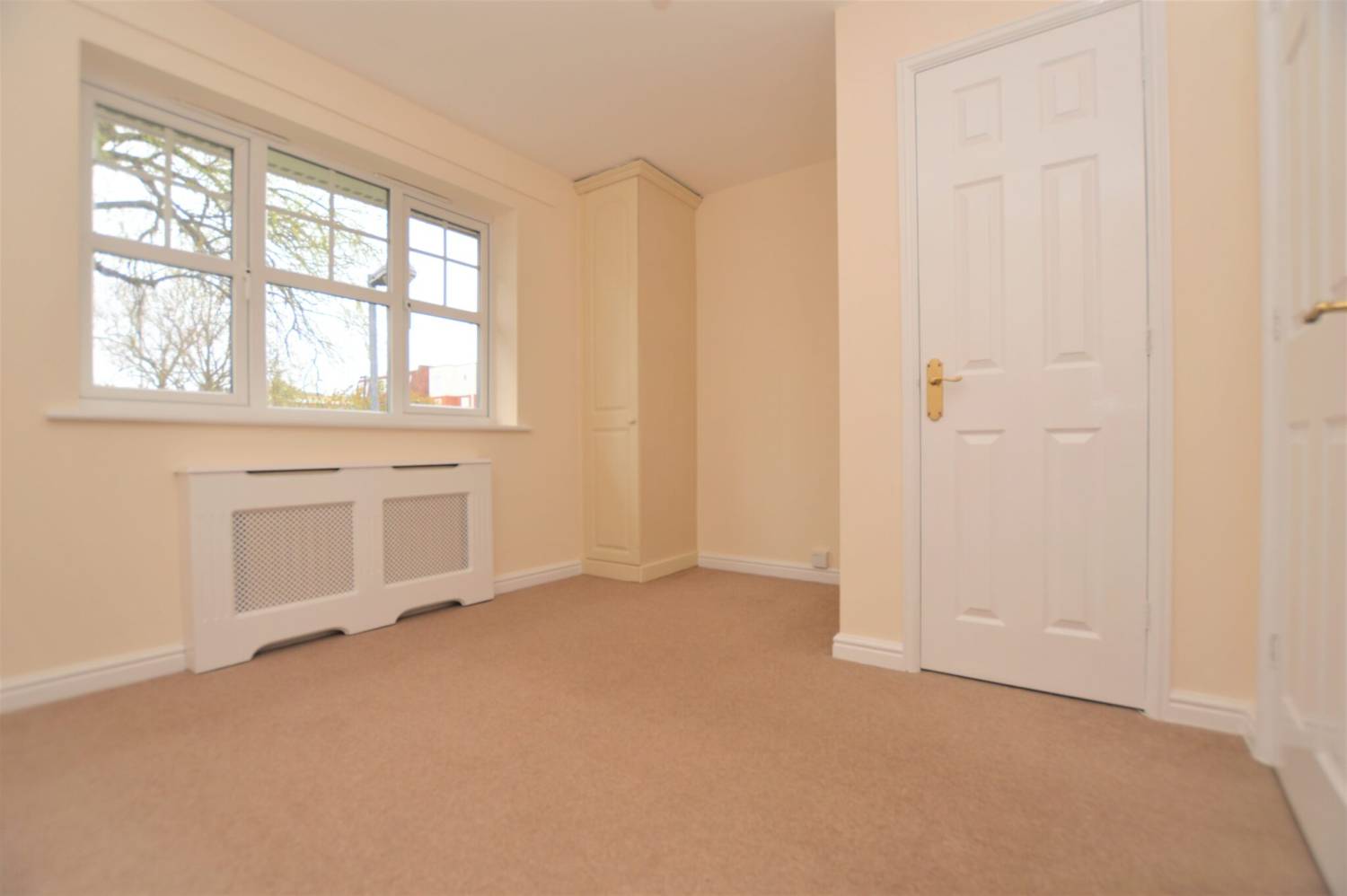2 Bedroom Terraced House To Rent Tomswood Hill, Chigwell IG6 2GD