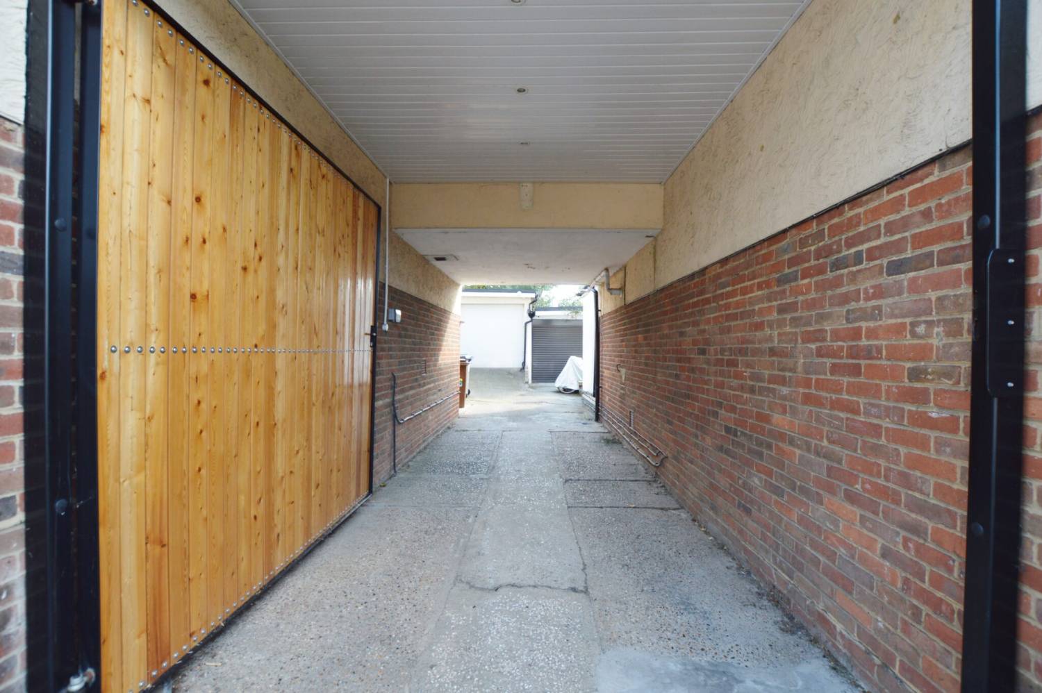 Hawkwood Crescent, North Chingford, London, E4 7PJ Abidins