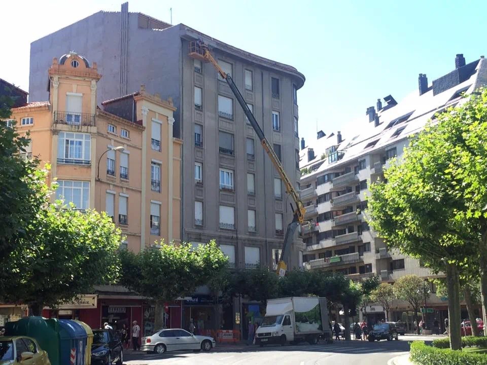Pintura de Patios de Luces en León Abismo