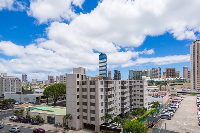 Lowest Price Unit In Holiday Manor Building Honolulu 232,500 Hawaii