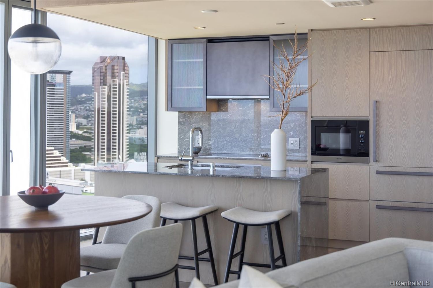 Designer Furnished, Turnkey, One Bedroom at Ko'ula Hawaii Real