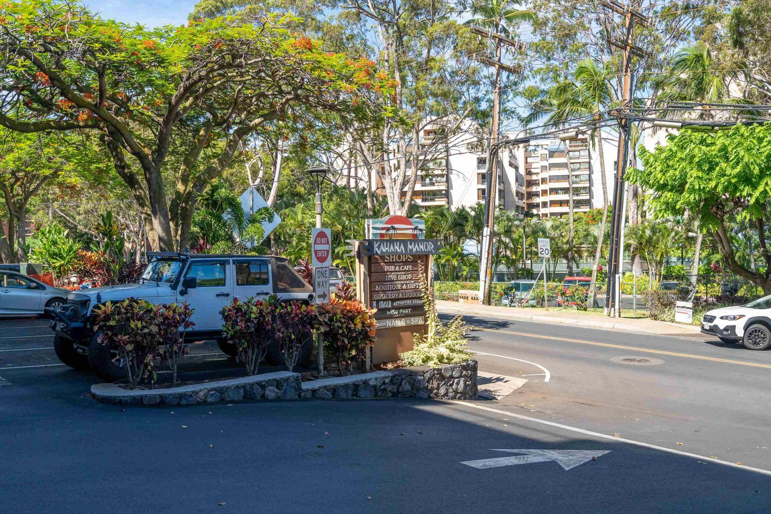 Vacation Rentable Condo in the Heart of Kahana Hawaii Real Estate