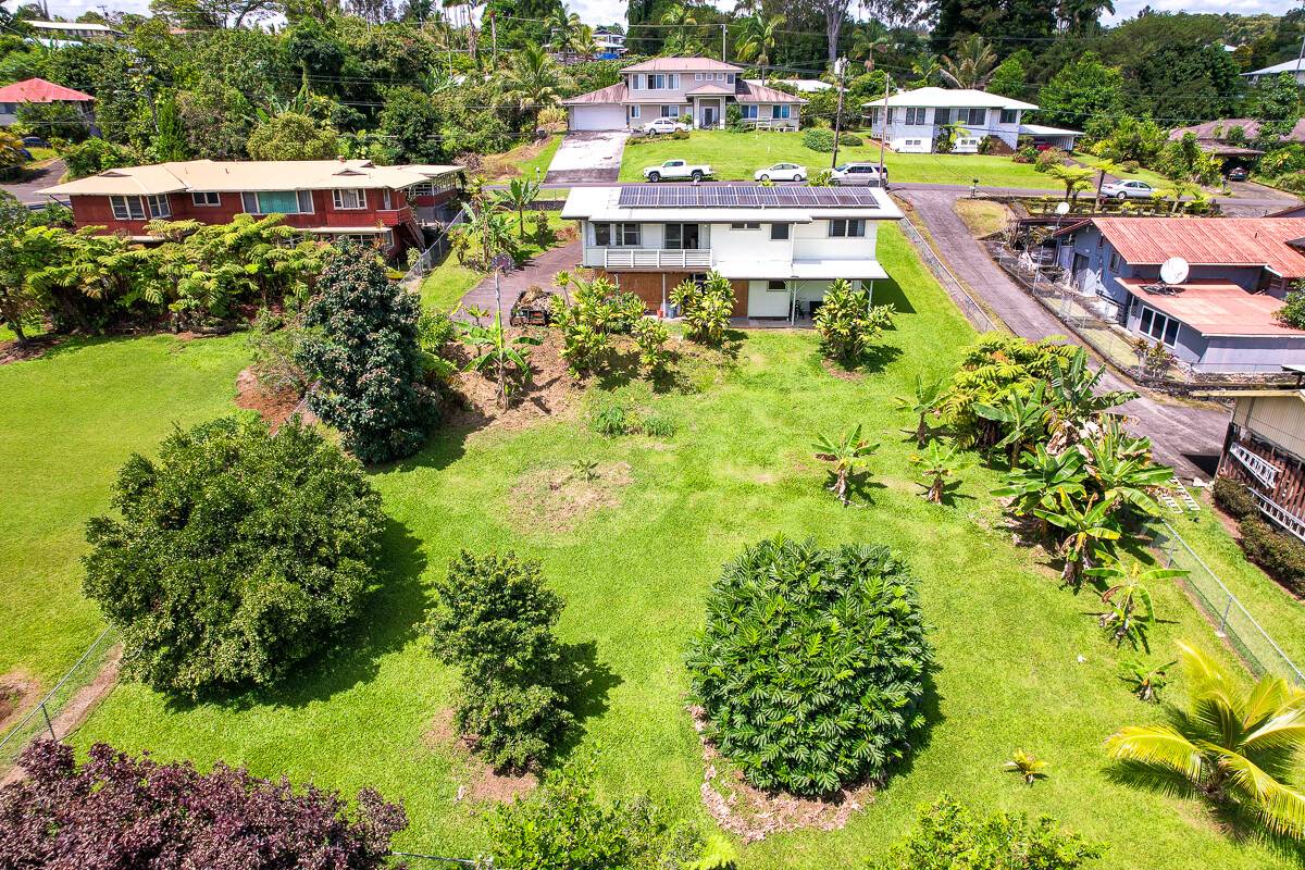 Hilo Home With a Timeless Charm in a Desirable District Hawaii Real