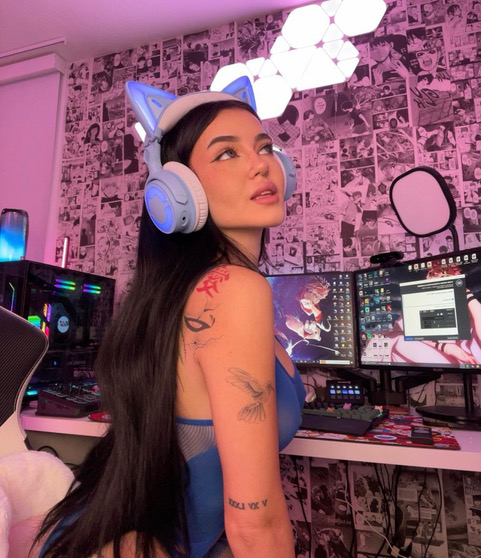 Redefining Success: Luna Ellie's Journey from Twitch Stardom to Entrepreneurship