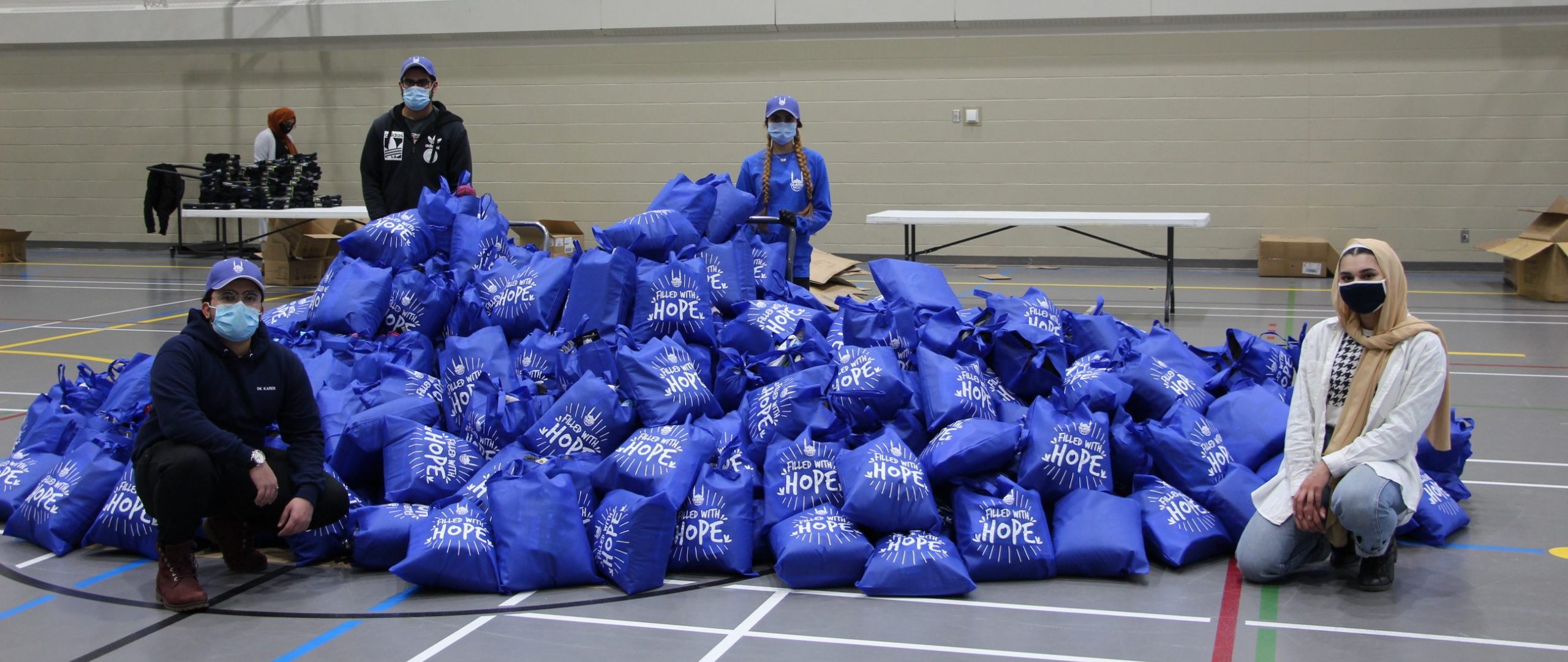 Muslim Volunteers Pack Winter Survival Kits for Homeless About Islam
