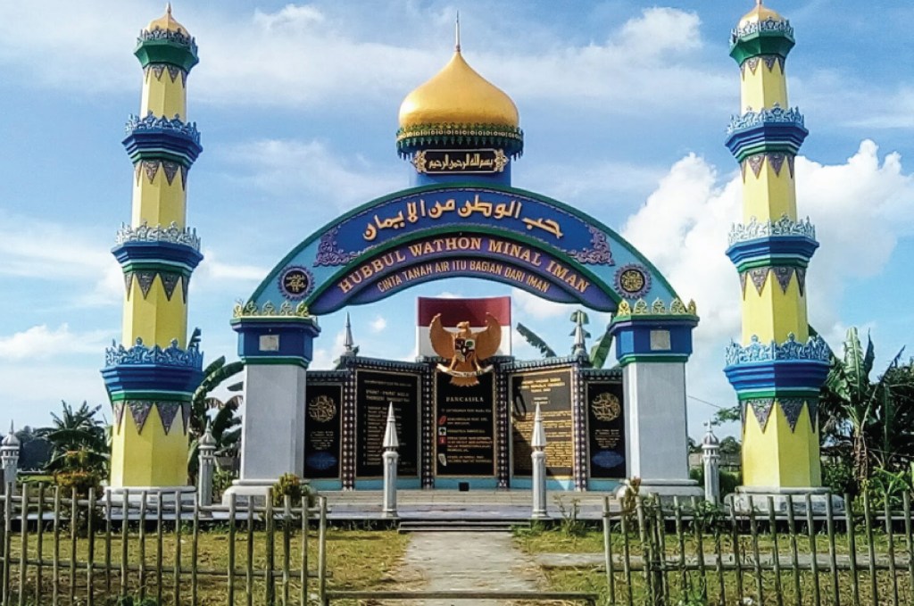 Indahnya Monumen Hubbul Wathon Minal Iman di Kecamatan Solear - About
