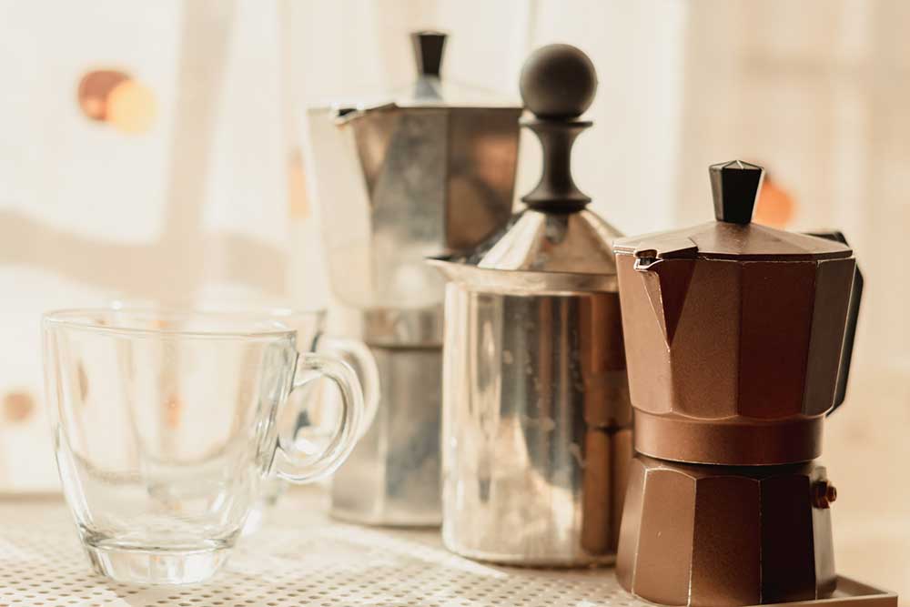 Moka Pot Coffee vs Espresso Machine 8 Key Differences & Similarities