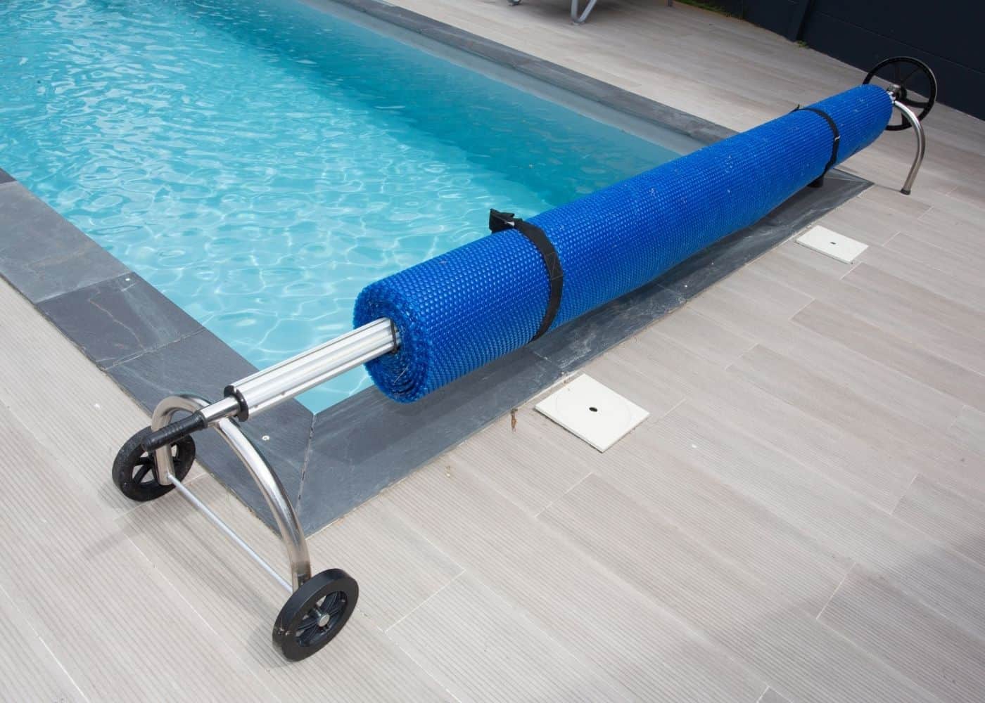 Best Solar Pool Covers Pro Advice, Types & Buyer's Guide 2024