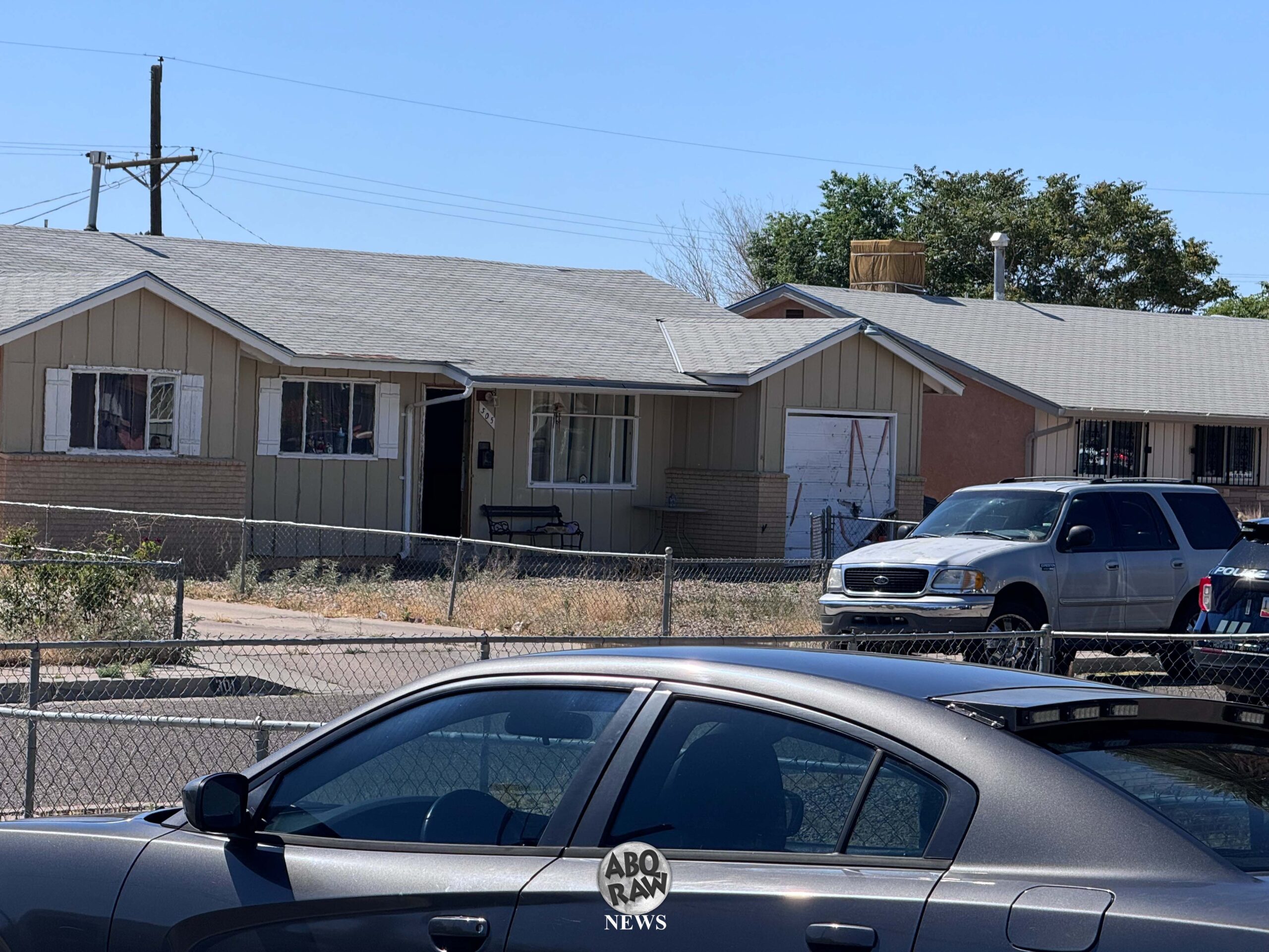 Felon Barricades Himself in NE Albuquerque Home, 2 Escape from Inside