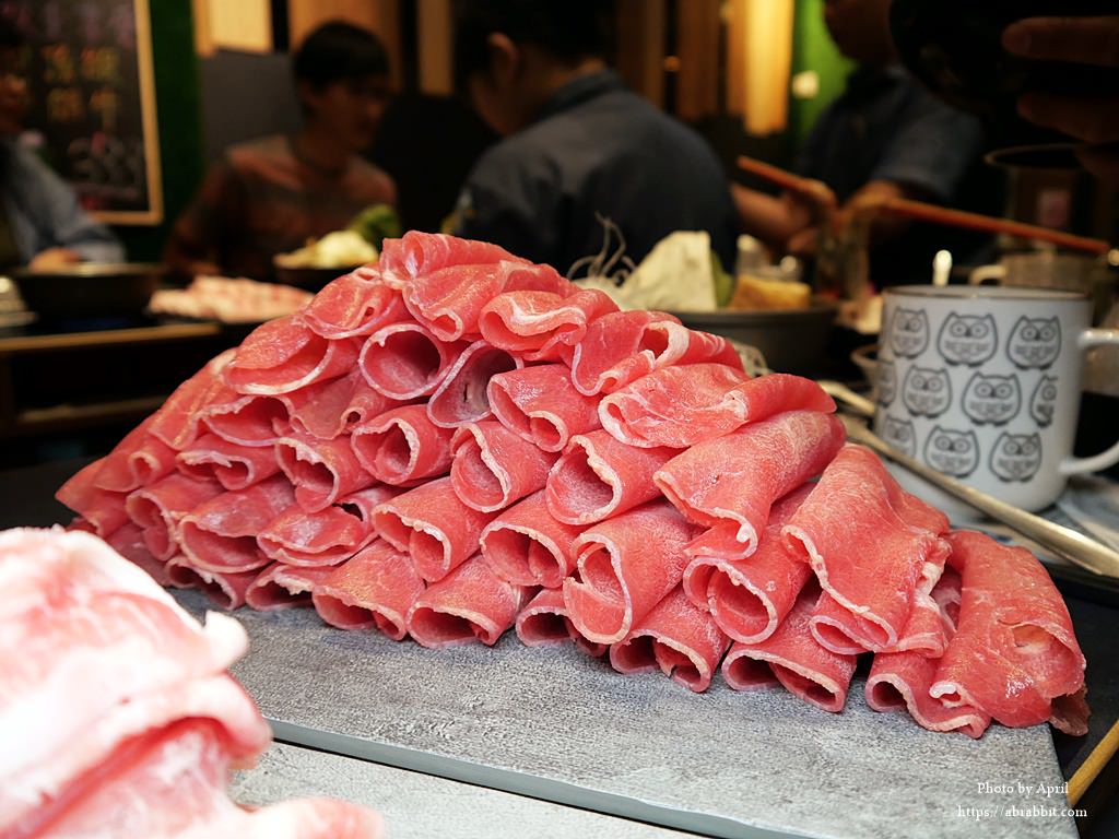 台中大里火鍋推薦|星八鍋鍋物潮流-必點肉多多海陸雙拼、嫩肩牛排鍋