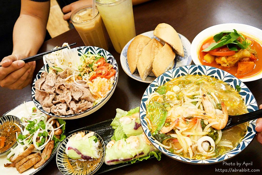台中大里美食|越好吃越南料理-人氣超旺、餐點好吃