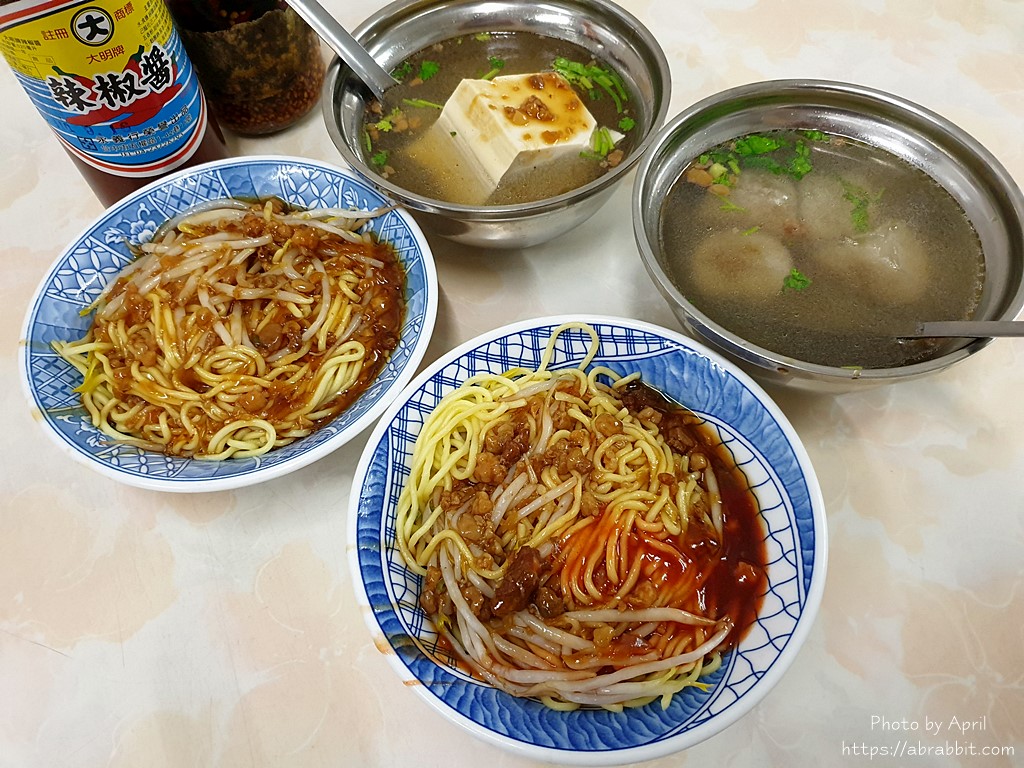 阿坤麵-2020台中米其林必比登推薦的平價小吃，台中銅板美食就在這！