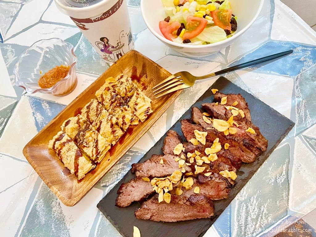 深刻早午餐|台中少見豆皮餅、牛排早餐 吃了果真印象深刻