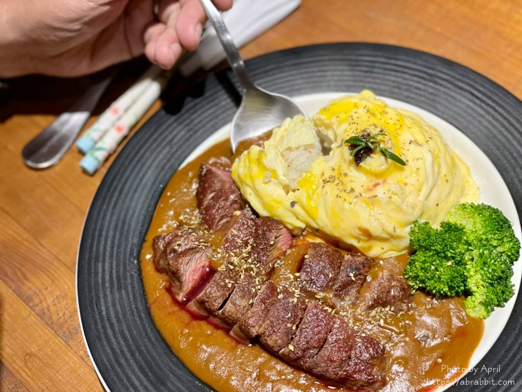 飲周公-低調又文青的一中商圈餐廳，咖哩蛋包飯必吃！
