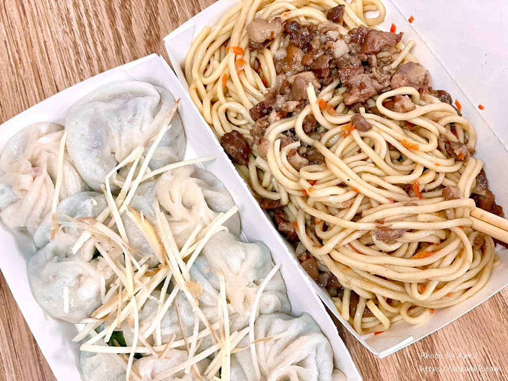中山醫美食-老蒐哉鮮肉小籠湯包 想吃建議先電話預訂，不然要等唷！