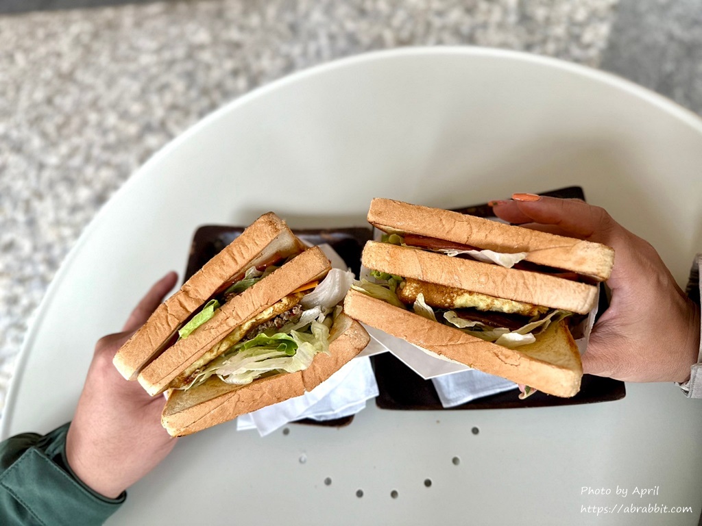 台中炭烤吐司推薦-白兔糖炭烤吐司，還有溫莎拉也不錯