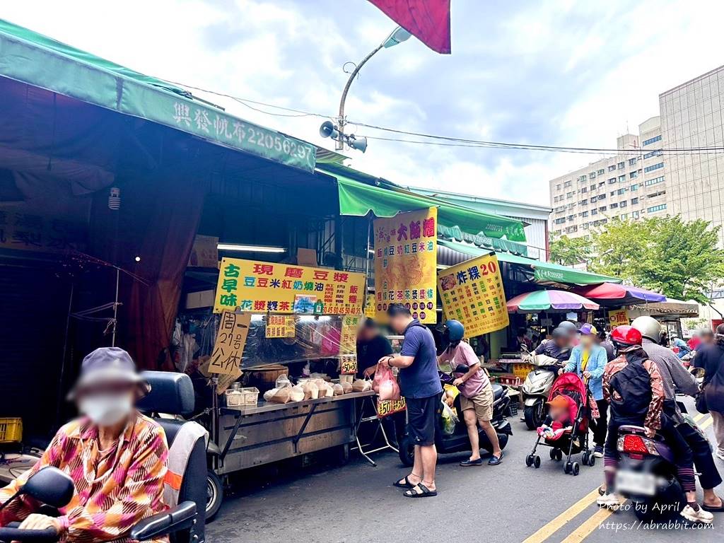 東興市場內的古早味大飯糰，沒有google地標，但人潮超多
