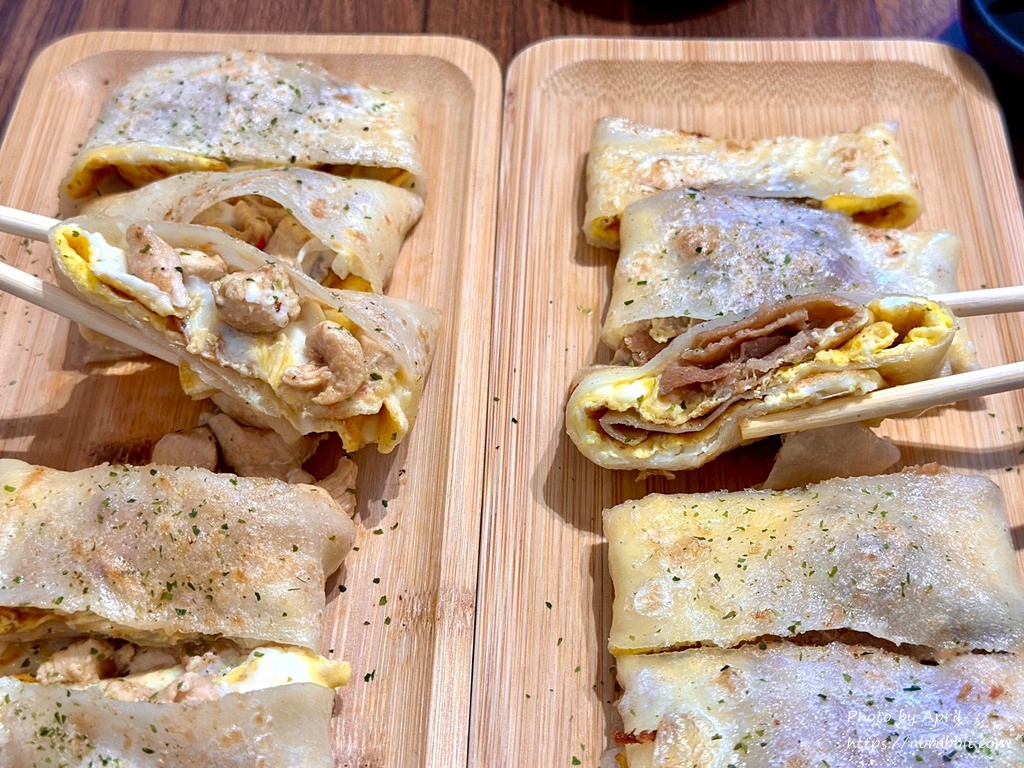 台中東區早餐推薦-食飽板燒吐司，手作現煎早餐，外頭還有一隻可愛店狗