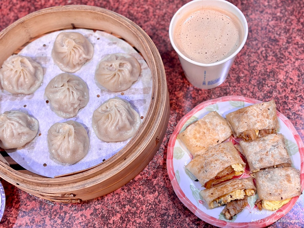 吉老闆湯包燒餅(台中林森總店)-台中人氣早餐推薦，小籠湯包|蛋餅|燒餅