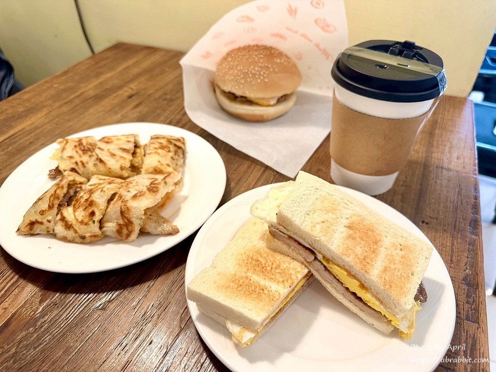 肉蛋吐司红茶牛奶-台中北区人气早午餐推荐，中华路必吃的肉蛋吐司