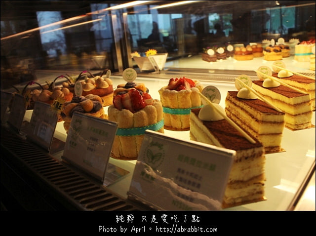 台中甜點|蝴蝶橋甜點美食莊園Cuisine–小木屋裡頭的甜點好誘人@北屯區