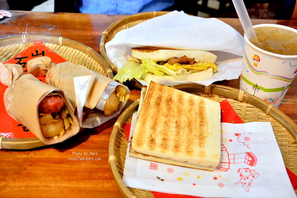 樹林早午餐|碳厚囍–早餐來份大腸包小腸、烤土司吧！@樹林區 樹新路