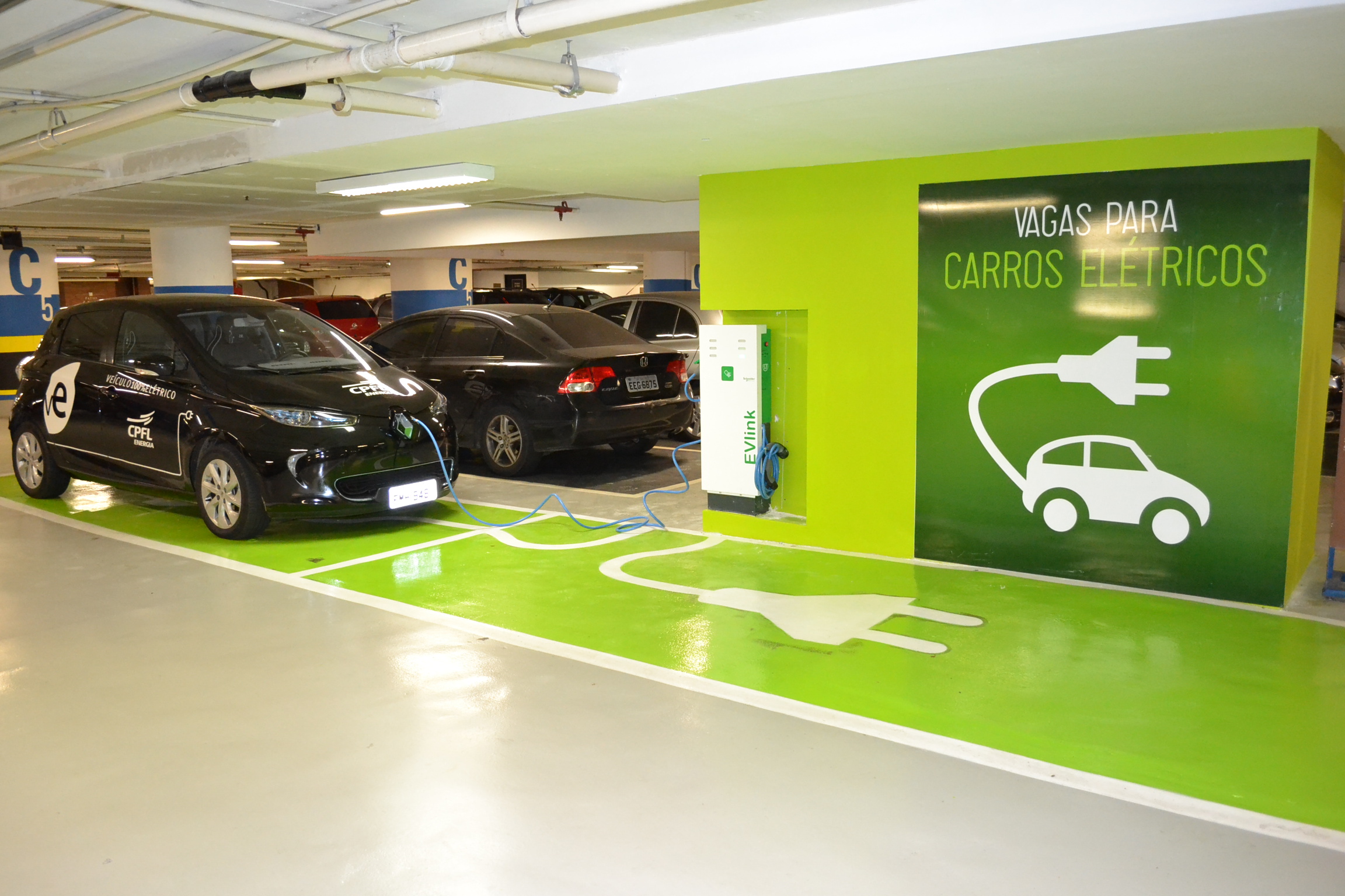 Senado aprova projeto de lei para pontos de recarga de carros elétricos