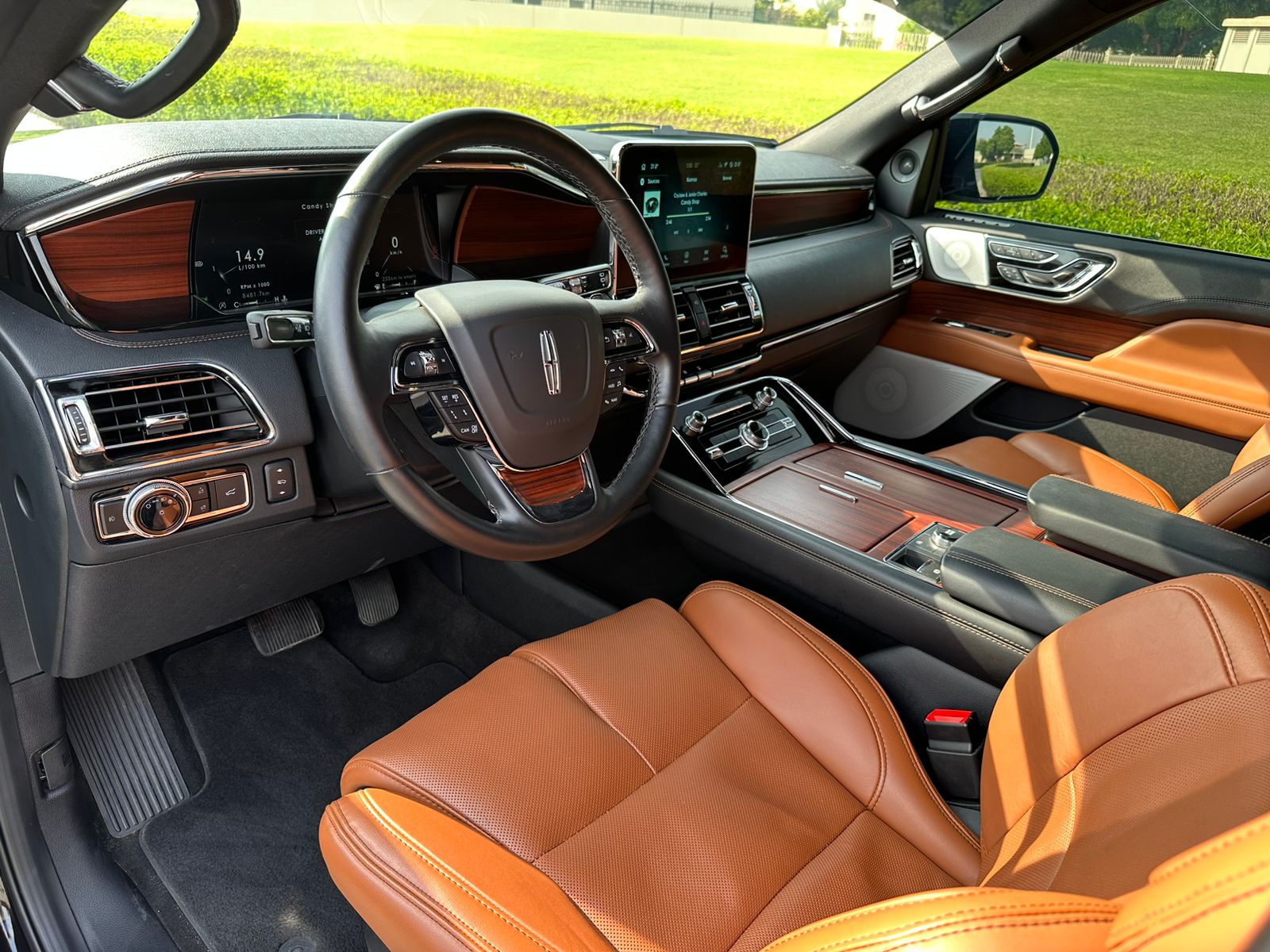 Rent Lincoln Navigator (2021) in Dubai Luxury SUV from 1190 AED