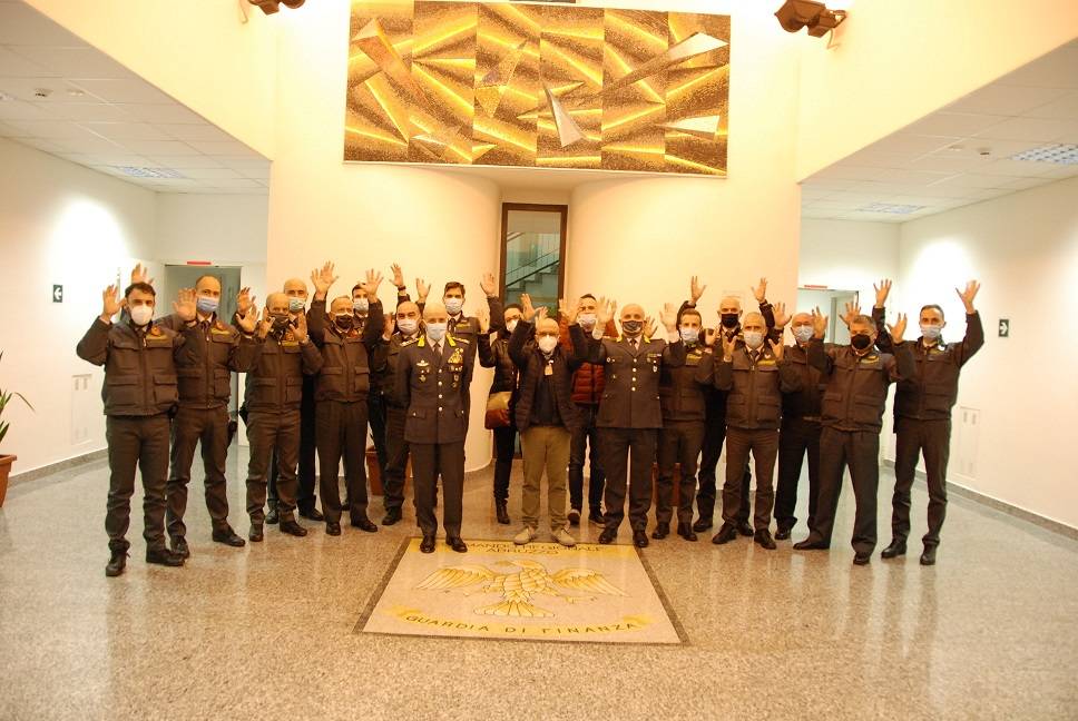 Gdf: Corso Lingua Dei Segni Al Comando Regionale Abruzzo | Ultime Notizie Di Cronaca Abruzzo - Abruzzoweb 648_x_968_jpg