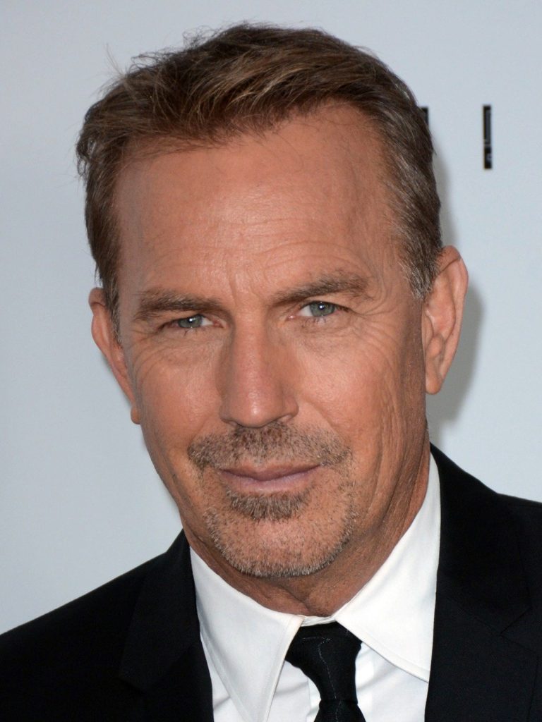 Kevin Costner Siblings Meet Daniel Craig Costner and Mark Douglas(028)