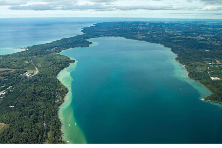 How Wide Is Lake Michigan From Milwaukee To Muskegon? A Bus On a