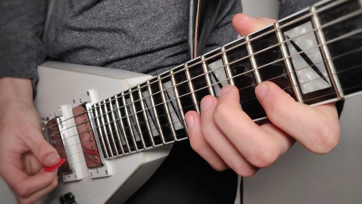 What Does Legato Mean? A Beginner's Guide to Understanding Legato in Music