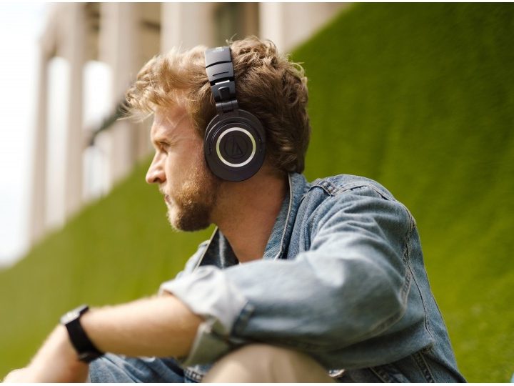 Do Hearing Aids Work with Headphones? Exploring Compatibility and Tips