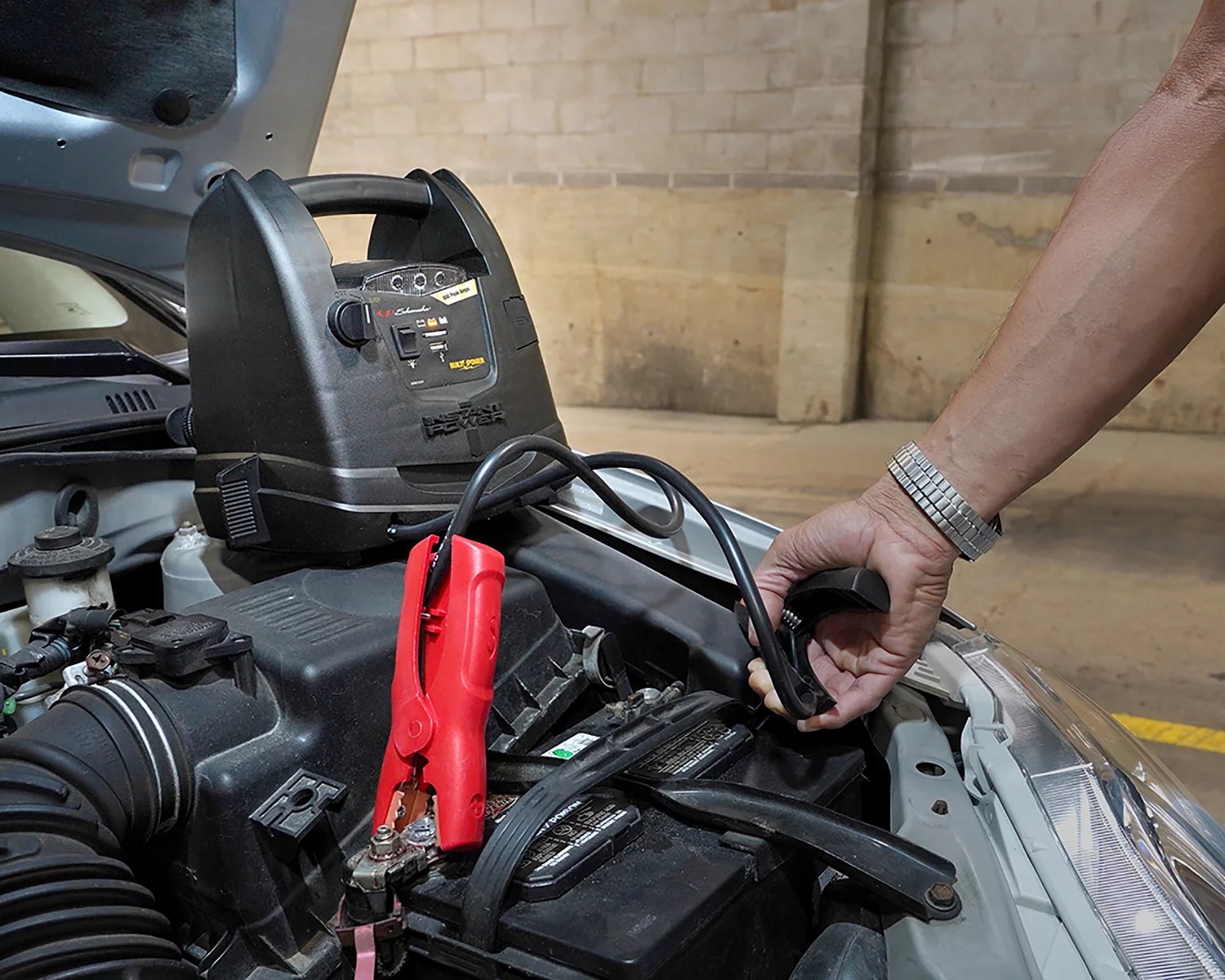 Schumacher Electric SJ1331 800 Peak Amp Jump Starter Academy