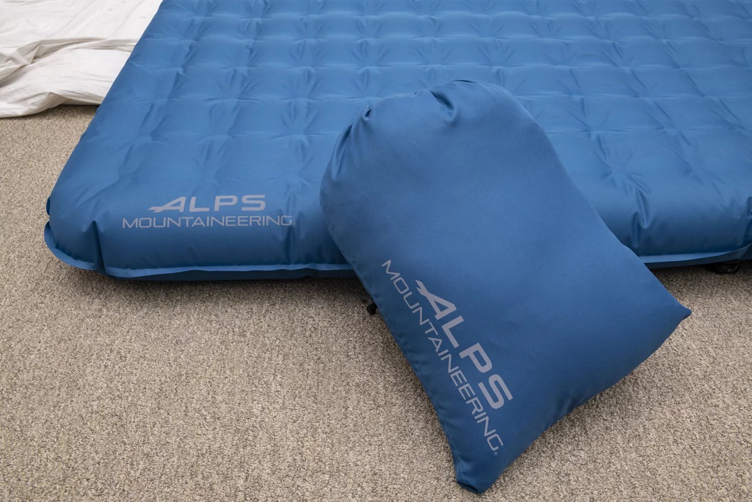 ALPS Mountaineering Queen Vertex Air Bed Academy