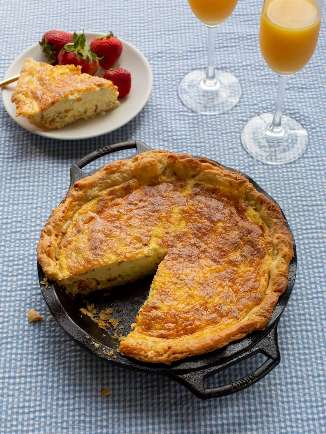 Lodge 9 in Seasoned Cast Iron Pie Pan Academy