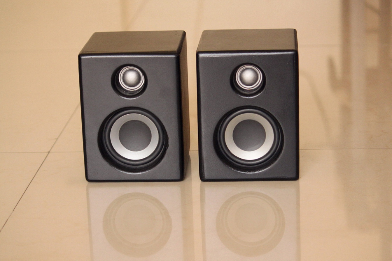 Small Bookshelf Speakers