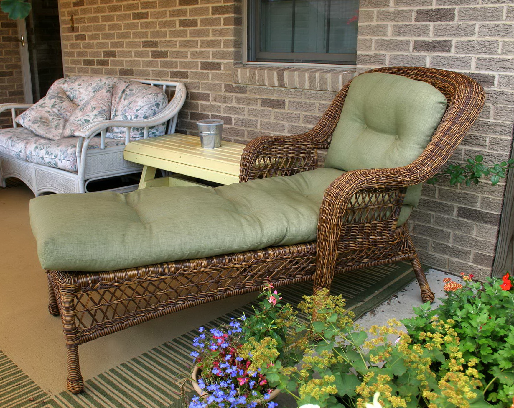 White Wicker Chaise Lounge Clearance