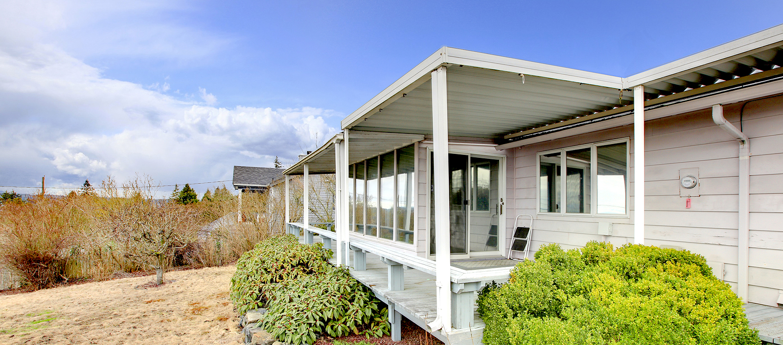 Accurate Aluminum. Knoxville awnings. Manufacturer of custom awnings