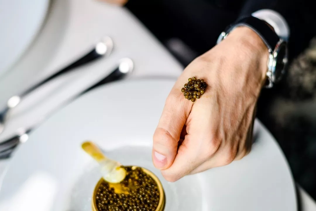 How to eat caviar? Academie de Bernadac Academie de Bernadac