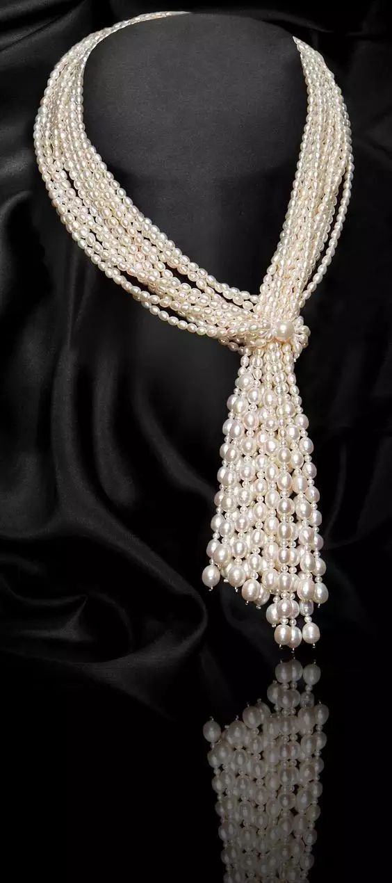 Jewellery Etiquette Pearl Necklace Academie de Bernadac Academie